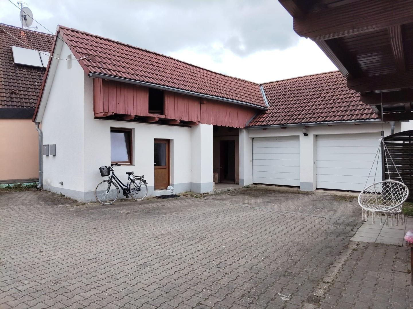 Doppelgarage mit Geräteschuppe