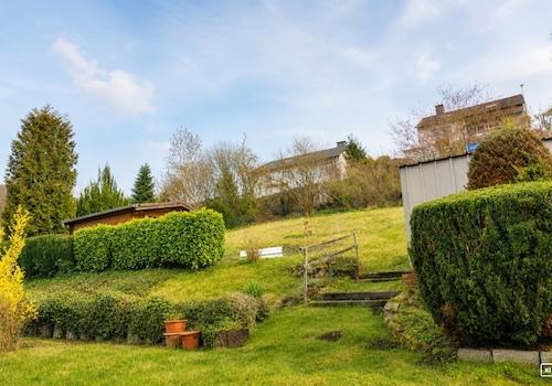 Das angrenzende Gartengrundstück