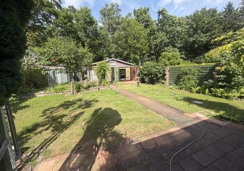 Gartenansicht zur Garage