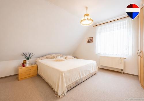 Schlafzimmer DG