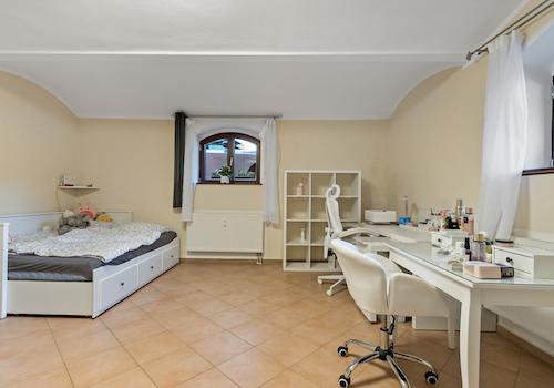 Wohn- und Schlafzimmer