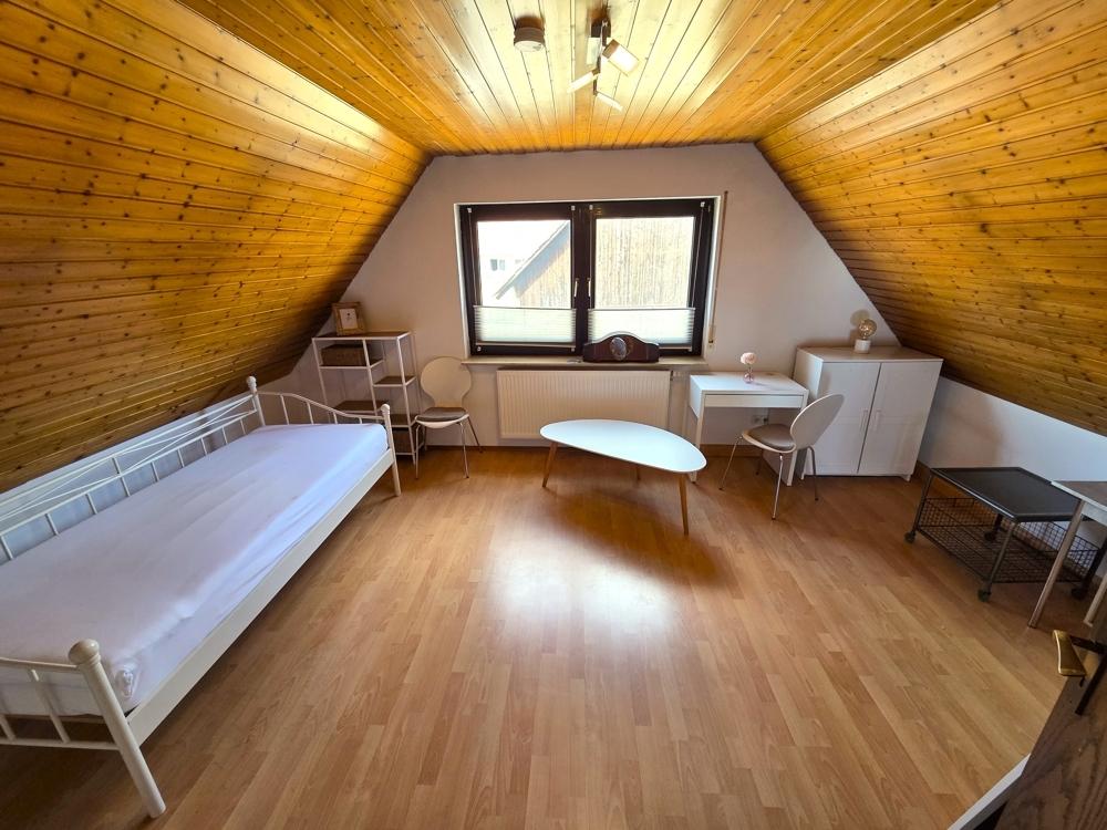 möbliertes Zimmer