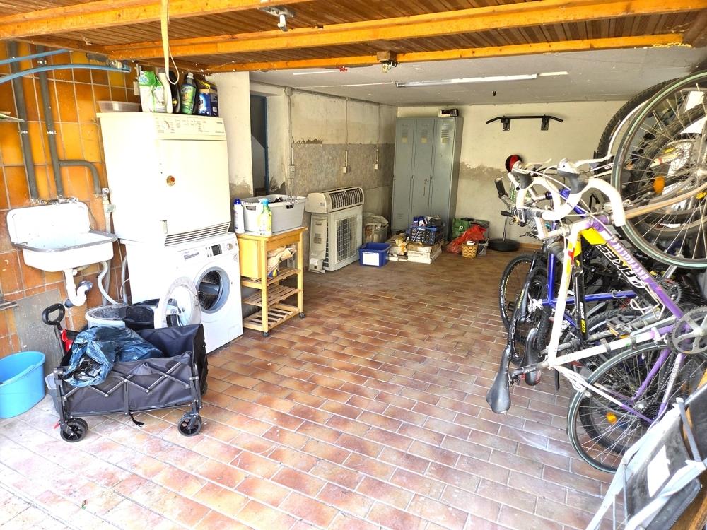 große Garage