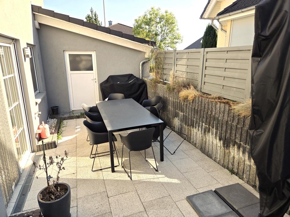 mit Terrasse