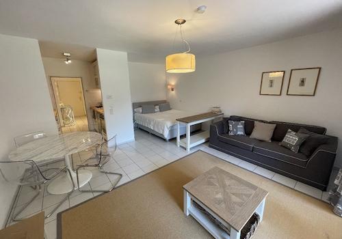 Wohn- Schlafzimmer 2. Blick