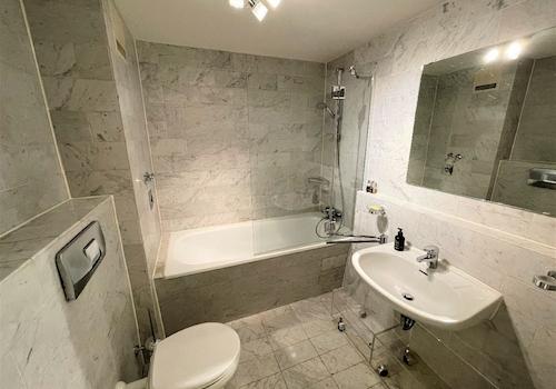 Bad mit Wanne