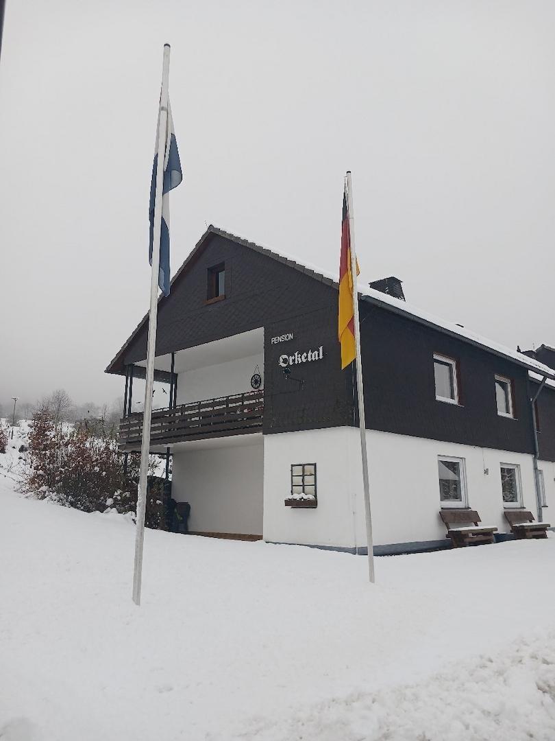Giebelansicht im Winter