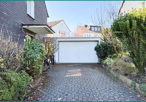 Einfahrt zur Garage