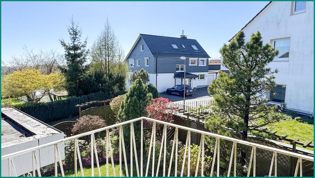 Schöner Blick vom Balkon in die Wohnumgebung