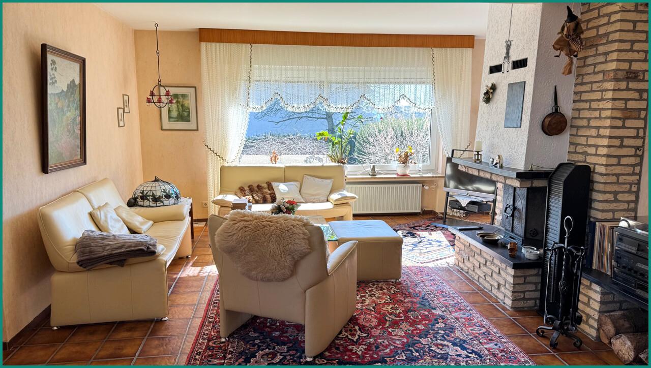 Sitzbereich vor dem Kamin
