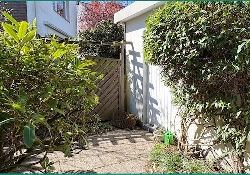 Seitlicher Zugang zur Garage