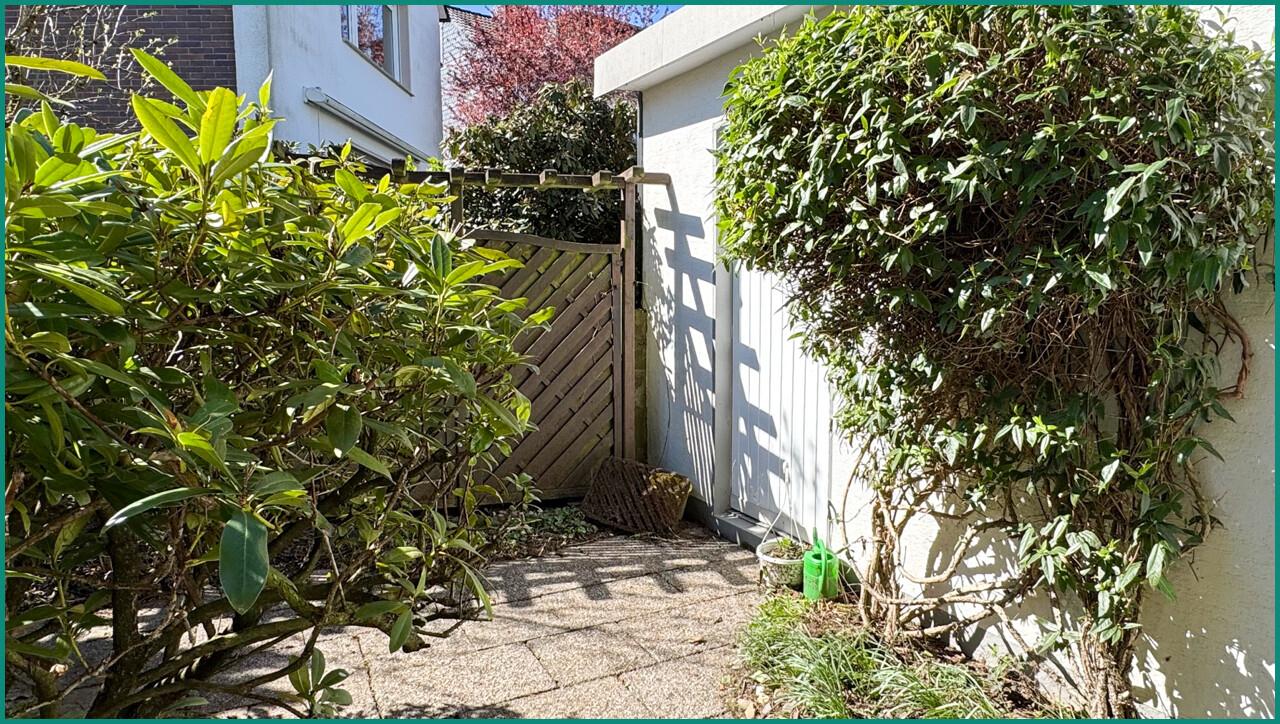 Seitlicher Zugang zur Garage