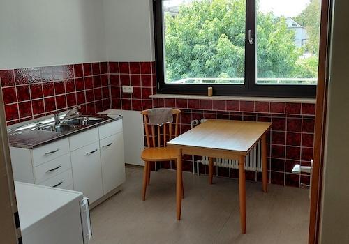 Küche, Blick auf Balkon