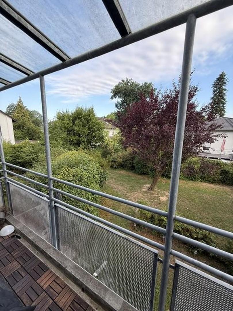 Balkon mit Blick in den Garten