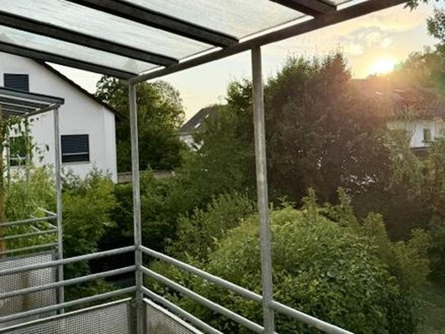 Balkon mit Blick in den Garten