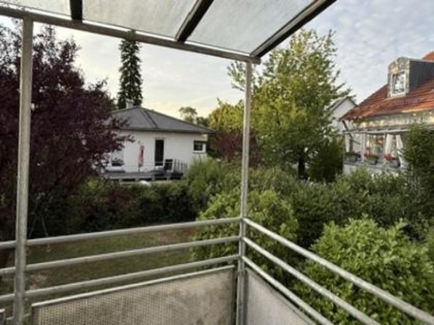 Balkon mit Blick in den Garten