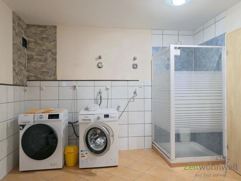 Dusche und Waschmaschine