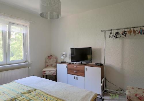 Kommode und TV