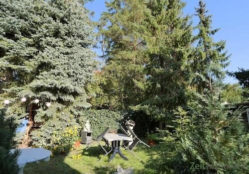 Sitzplatz hinter dem Haus