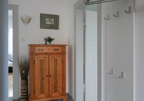 Wohnungsflur mit Garderobe