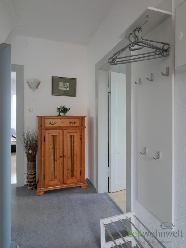Wohnungsflur mit Garderobe