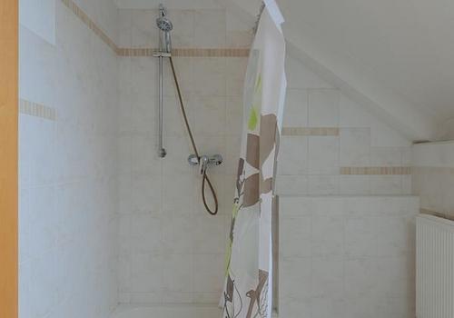 Dusche im Bad