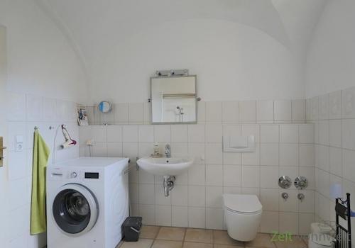 WC und Waschmaschine