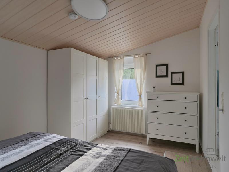 Kleiderschrank und Kommode
