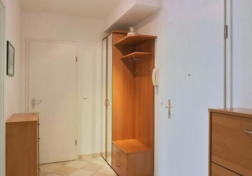 Wohnungsflur mit Garderobe