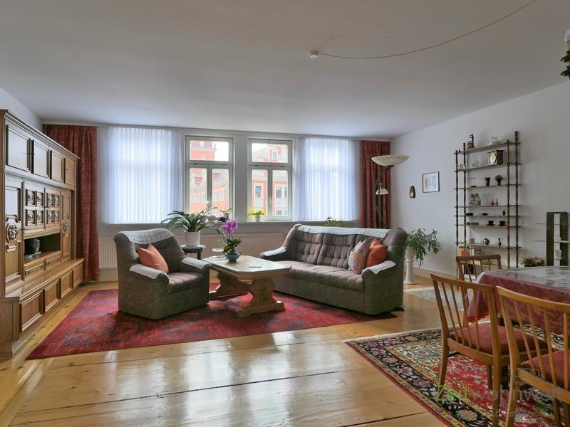 Blick zur Fensterfront