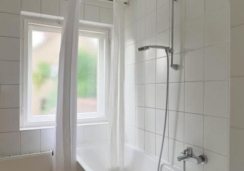 Wanne im Bad oben
