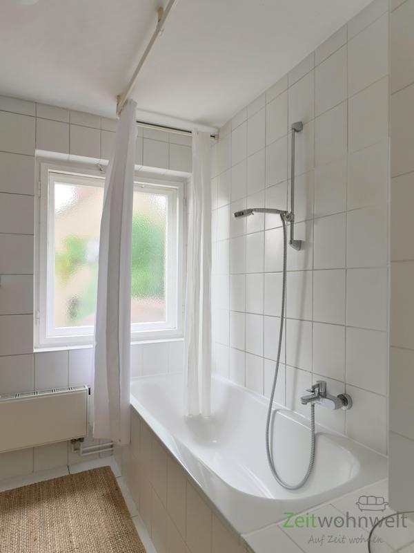 Wanne im Bad oben