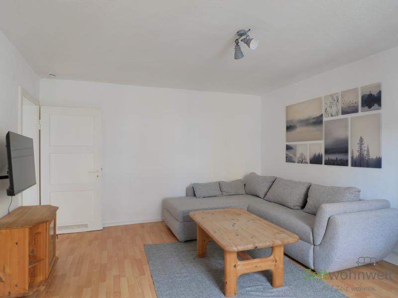 XL-Sofa und TV