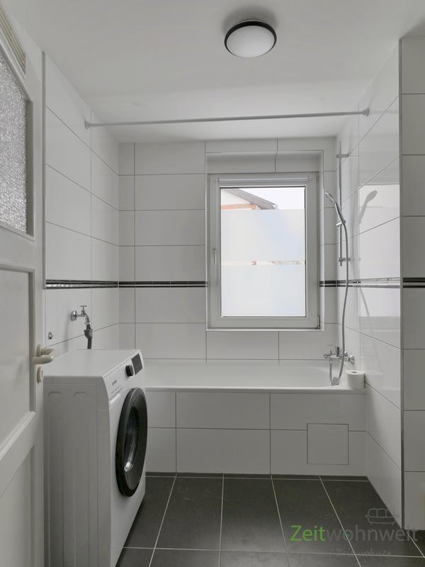 Wanne und Waschmaschine