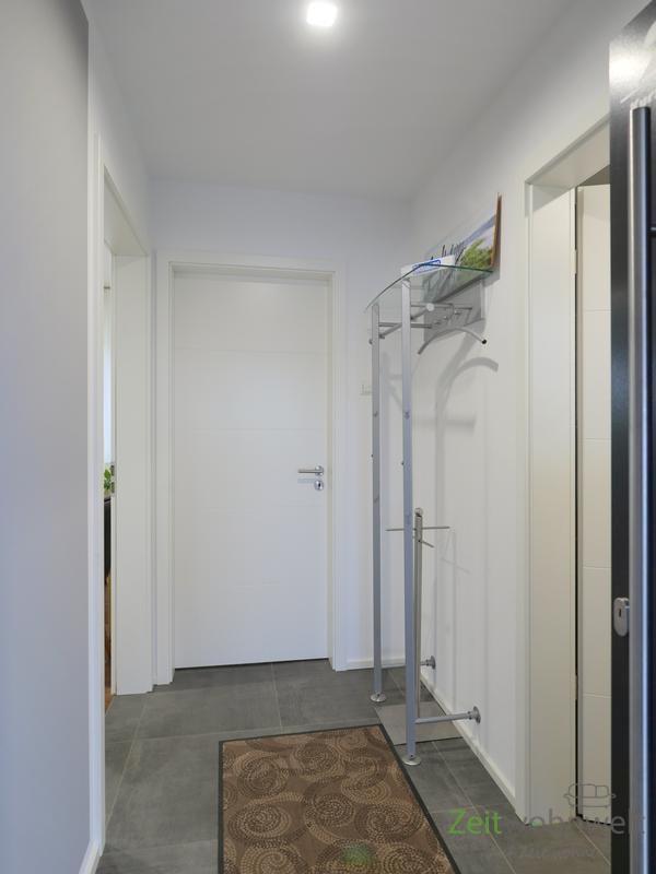 Wohnungsflur mit Garderobe