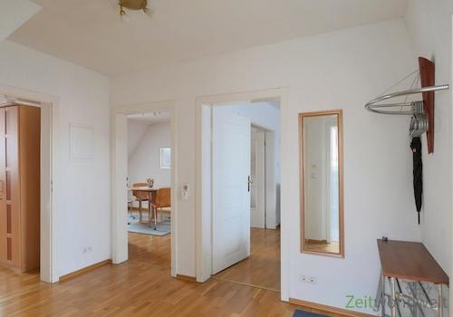 großer Wohnungsflur