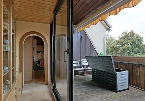 Durchgang zu Dachbalkon und Bad