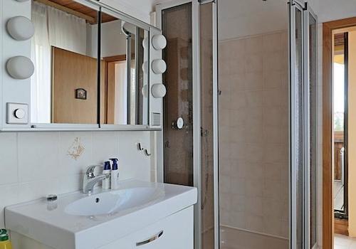 Dusche im Bad