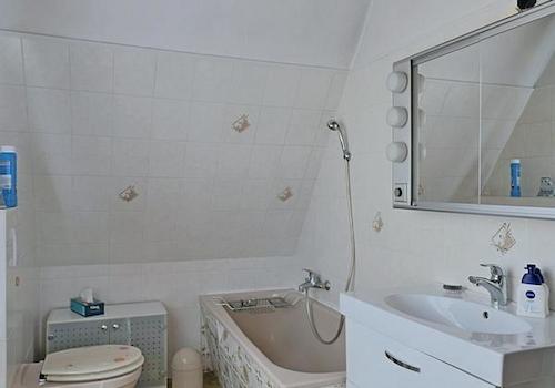 Wanne und WC