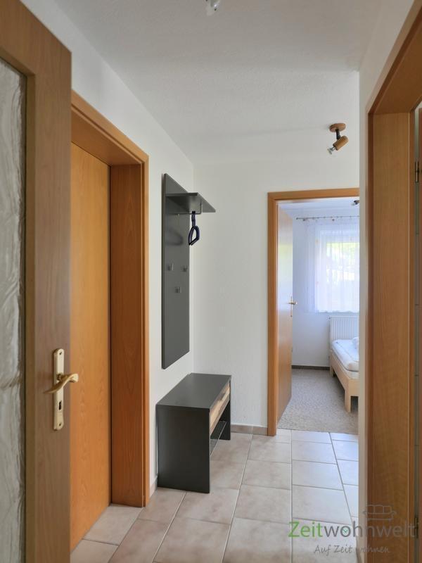 Wohnungsflur mit Garderobe