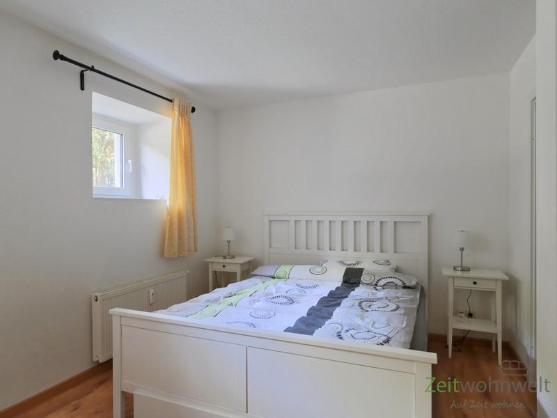 Doppelbett im Schlafzimmer