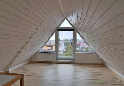 Zimmer im Spitzboden