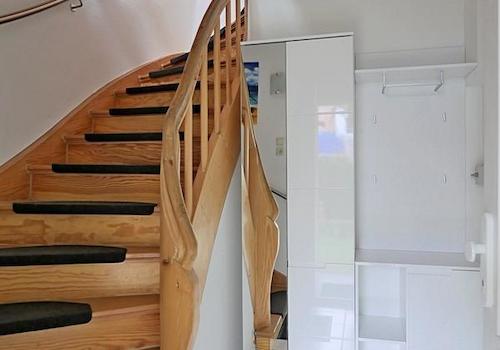 Garderobe im Eingang unten