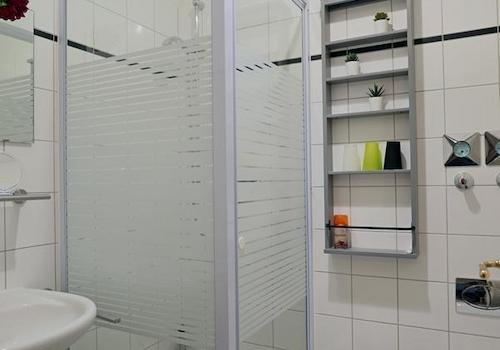 Dusche im Bad