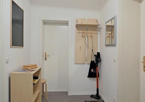 Wohnungsflur mit Garderobe