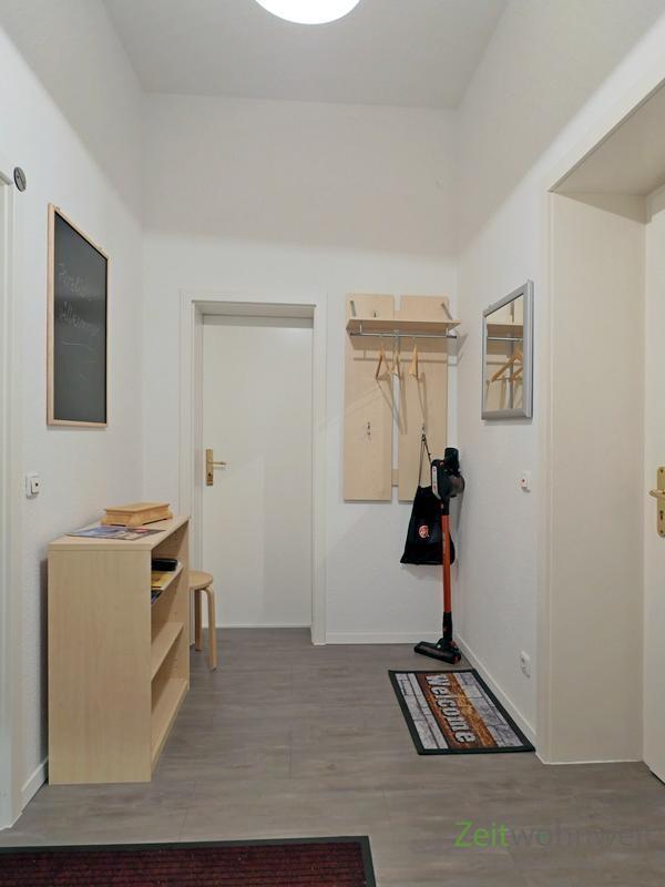 Wohnungsflur mit Garderobe