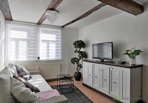 TV und Sideboard