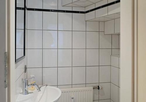 separates WC