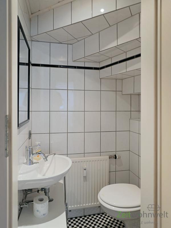 separates WC