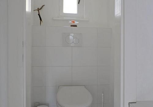 separates WC